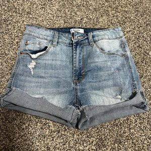 Kenzie Jeans; Womens jean shorts size 2; 26 waist
